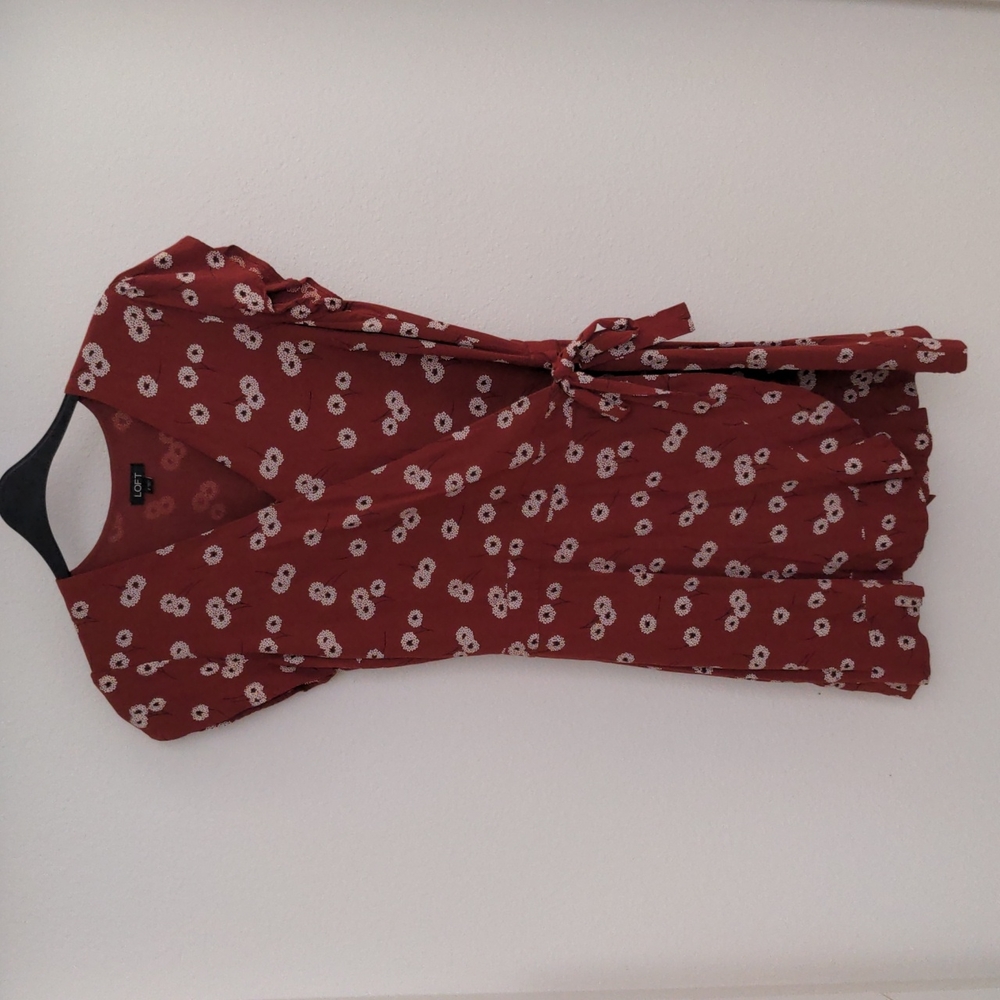 LOFT size 2 short romper dress w/tie, snap chest closure, & detailed cap sleeve